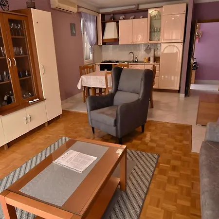 Granum Biograd Na Moru