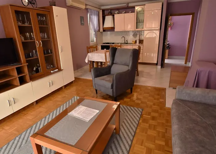 Granum Биоград-на-Мору